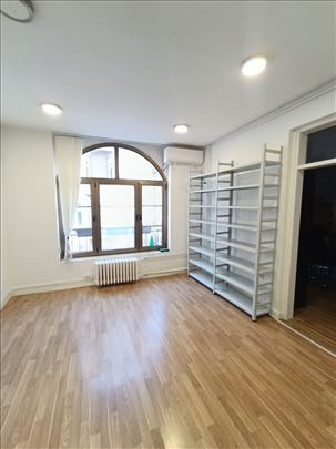 Centar, poslovni prostor 250 m2, 9 kancelarija