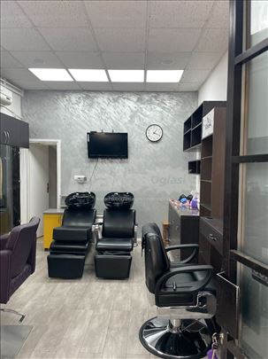Frizerski salon opremljen TC Piramida Novi Beograd