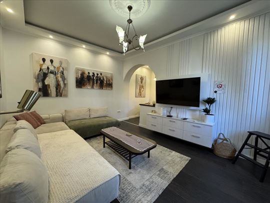 Glavna ulica – 75m2 + terasa 14m2 ispred stana, pa