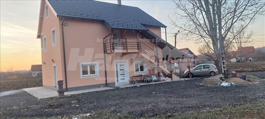 Izdajem kuću u Umčarima 