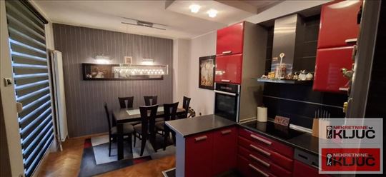 Kod FutoŠke Pijace, 70m2, Trosoban-Duplex