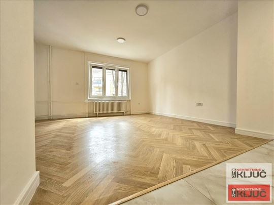 Kod IzvrŠnog VeĆa, 112m2, Četvorosoban, Renoviran