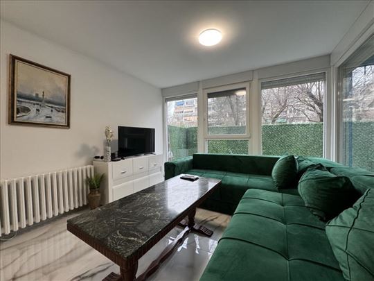 Luksuzno renoviran stan – 58m2+20m2, blok 70 ID#25