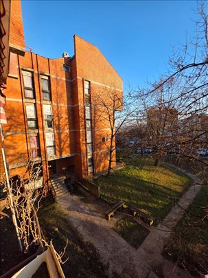 Uknjižen! Adaptibilan u 2.5 ! Top ponuda ! 