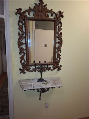 Ogledalo u duborezu od drveta i console