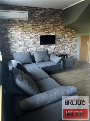 Petrovaradin, 73m2 + Dvorište, Četvorosoban-Duplex
