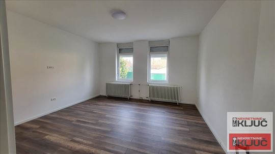 Petrovaradin, 79m2, Trosoban, Renoviran