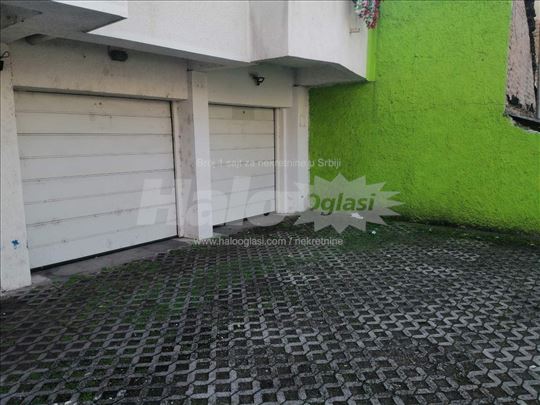 Prava garaža , Dvorište, nivo tla struja brojilo