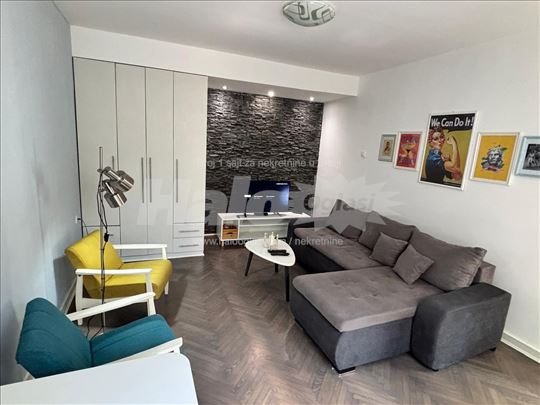 Prodajem 2.5 stan na Karaburmi