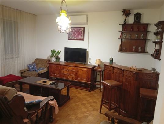 Sremčica, Sare Bernar, 1.5-48 m2, namešten