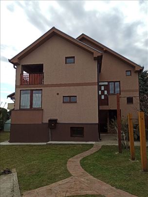 Uknjižena kuća sa dva odvojena stana!