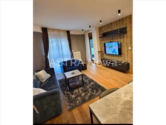 Central Garden-Lux 3.0 stan sa garažom