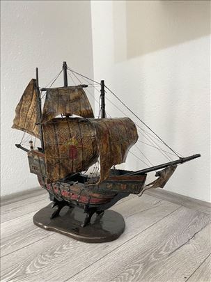 Drvena maketa broda