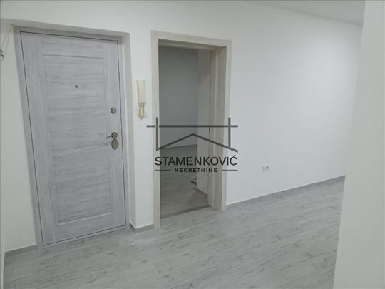 Dvoiposoban stan na staroj Detelinari, Potpuno ren