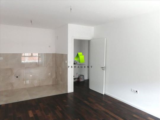 Dvoiposoban stan u novogradnji sa parkingom, Pante