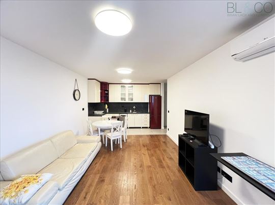 Izdavanje stana na Crvenom Krstu