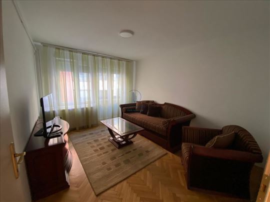 Krunski venac, 65 m2