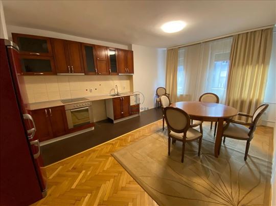 Krunski venac, 65 m2
