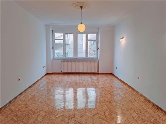 Krunski venac – salonski poslovni prostor, terasa!