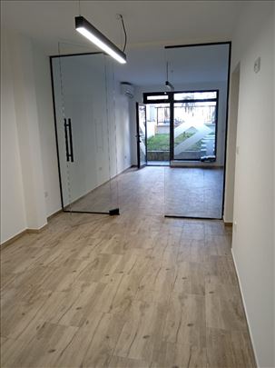Moderan poslovni prostor na Senjaku – 40m²