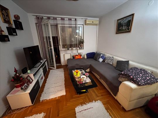 Odličan stan na Grbavici ! Alekse Šantića !