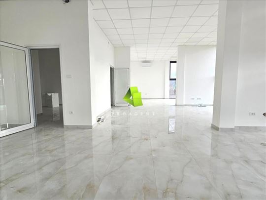 Poslovni prostor-kancelarije i hala u Čalijama ID#