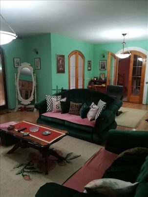 Prelepa kuća sa velikim placem na Novom naselju ID