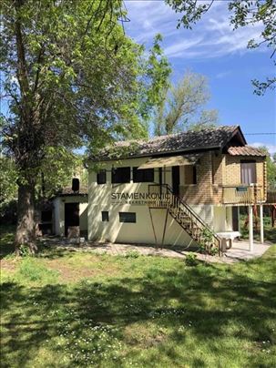 Prelepa Vikendica na Kamenjaru - II red do Dunava 