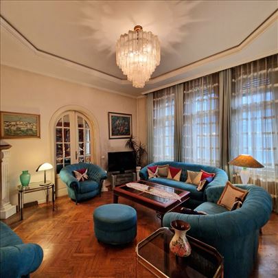 Raskosan salonac kod Saborne crkve