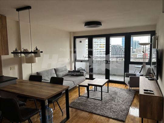 Renoviran stan sa vrhunskim pogledom u centru NBG