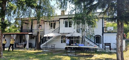 Renovirana Kuca sa 10 ari placa u Ritopeku 220m2