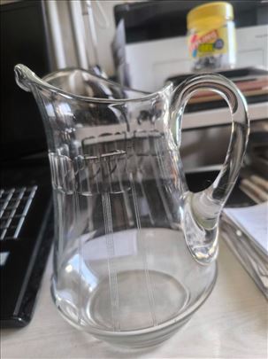 Starinski talasasti stakleni vintage bokal