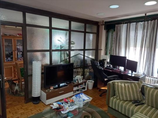 Trosoban stan na Bulevaru oslobođenja! ID#4907