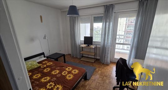 Trosoban stan na Limanu 4, Bulevar Cara Lazara