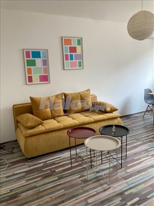 Velika garsonjera izmedju Fontane i Studenjaka