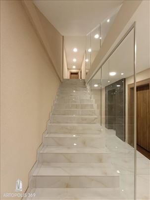 Dvosoban lux stan sa dvorištem od 30m2 ID#1053