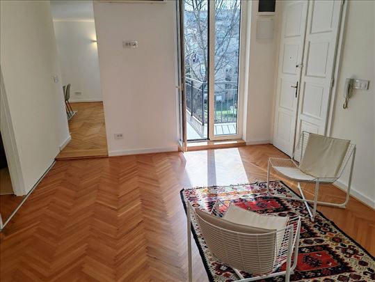 Gundulićev Venac dubinski renoviran 3-soban stan 