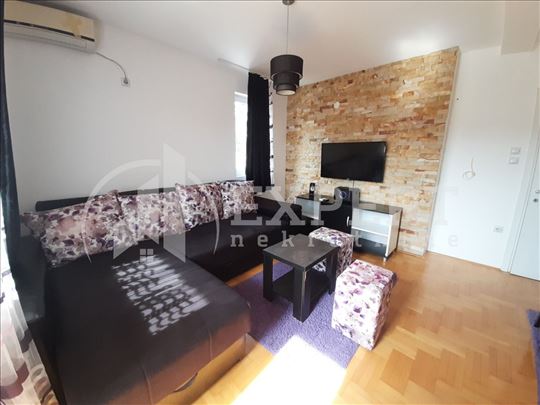 Izdaje se jednoiposoban stan kod medicinske škole,