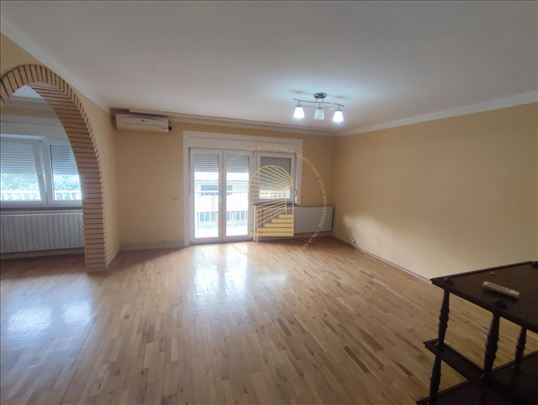 Kuća 340m² za firmu, ordinaciju ili predstavništvo