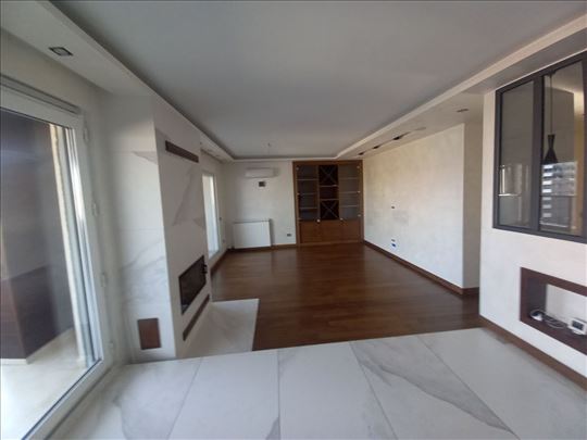 Luksuzan penthaus u blizini Voždovih kapija  U pon