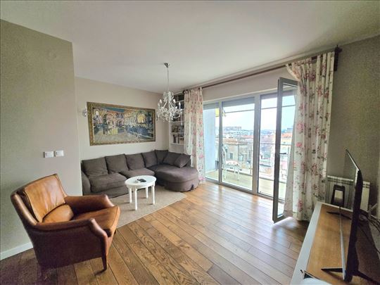 LUX, brzo useljiv, odličan stan