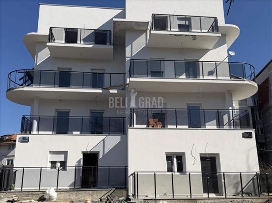 Odličan mali stan sa terasom