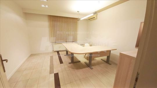 ODLIČAN stan kao poslovni prostor kod Hrama