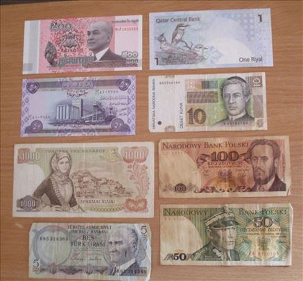 Osam starih novčanica