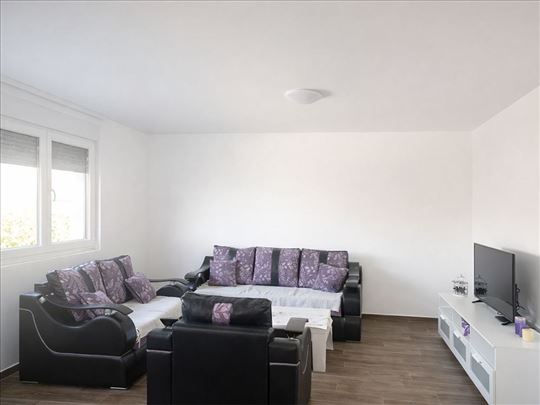 Prodaje se trosoban stan od 65m2 u Surčinu