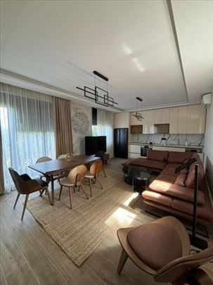 Senjak, 190m2, dva kupatila,terasa,garaža,dvorište