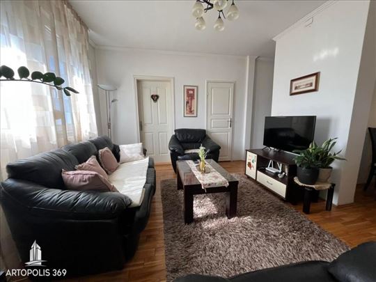 Svetao, trosoban, uknjižen stan ID#1077