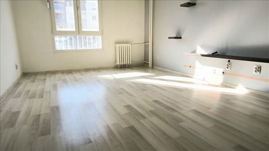 Blok 44, Renoviran, Top lokacija, Zelenilo, Miran