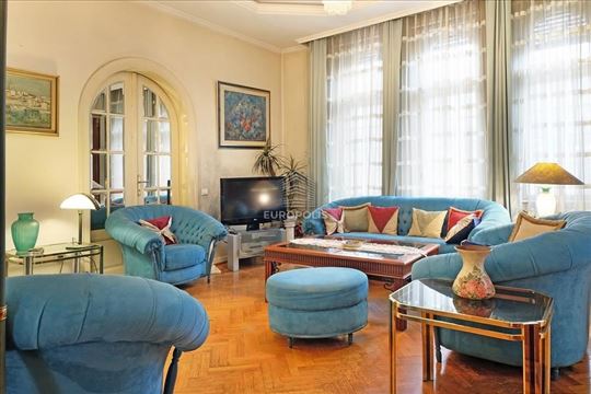 Čubrina, idealno za kancelariju ili predsedništvo 