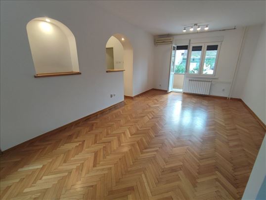 Dorćol-renoviran 2.5 stan